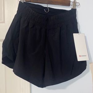 Brand new lululemon shorts “track that MR short 5” *Lined